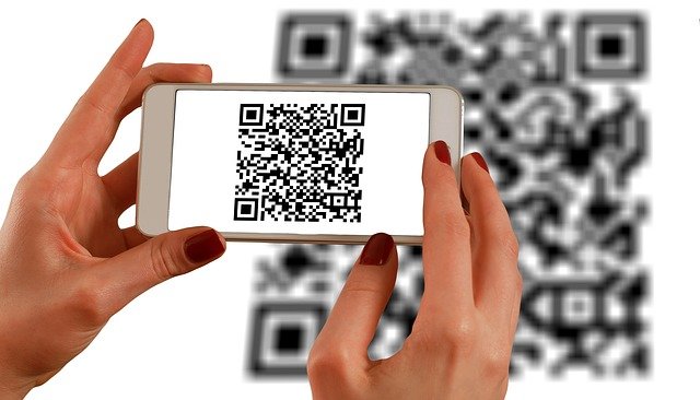 čtení QR kódu mobilním telefonem