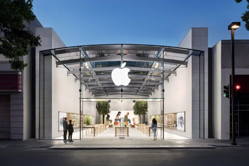 Apple Store v Palo Alto.