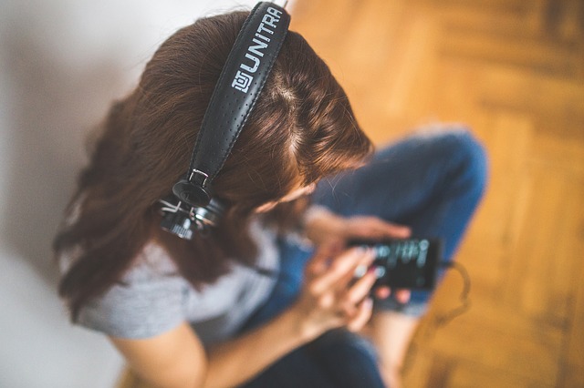 Proč lidé stále více přecházejí od Spotify na Apple Music?