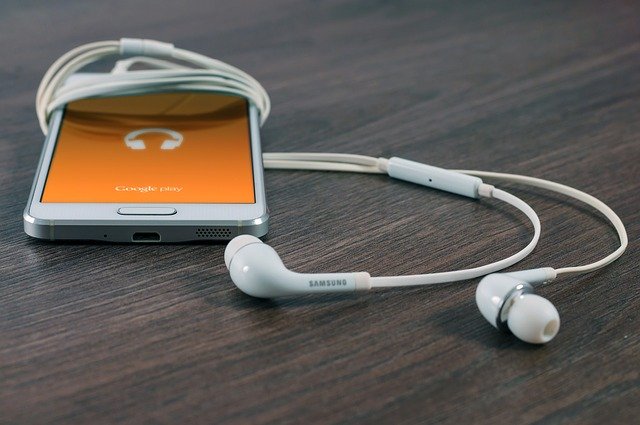 Sluchátka zvyšují komfort při používání mobilu